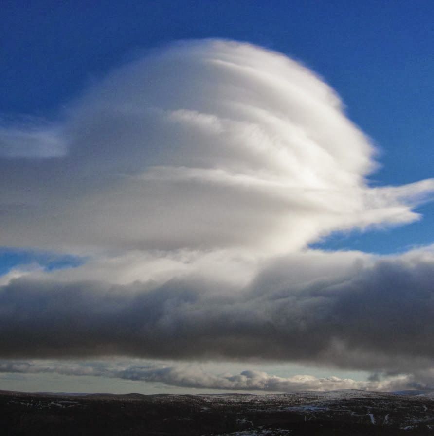 Lenticular cloud